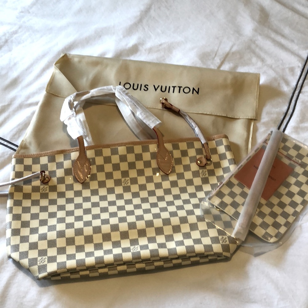 LV Neverfull w dust bag and wristlet